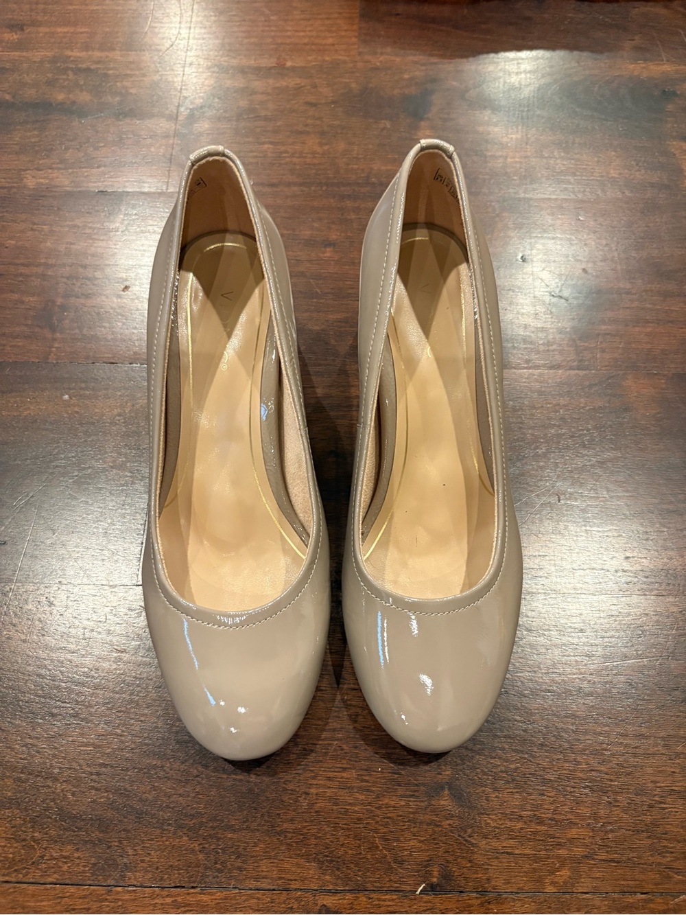 Vionic Crinkled Carmel Leather Pumps - Picture 2 of 8